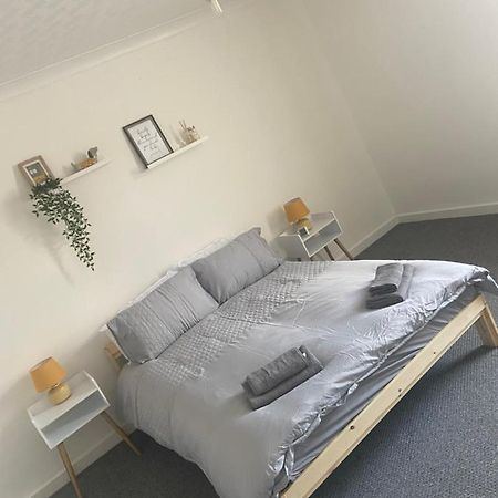 Cheerful 2 Bedroom House Hindley Екстер'єр фото