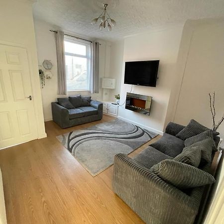 Cheerful 2 Bedroom House Hindley Екстер'єр фото