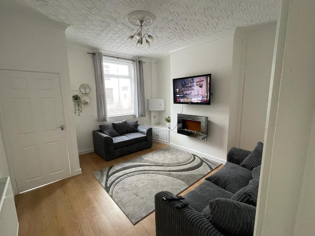 Cheerful 2 Bedroom House Hindley Екстер'єр фото